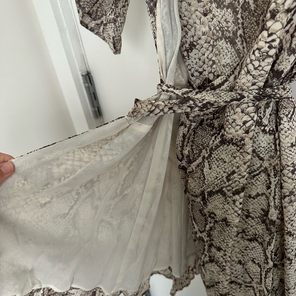 Reformation Monica Wrap Dress Snake Skin - never worn - Picture 8 of 8